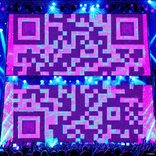 Неоновый QR‑код с ретро‑кассетой