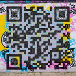 QR‑код, стилизованный под граффити в хип‑хоп эстетике