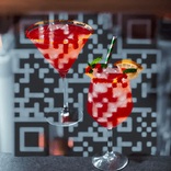 QR‑код с фруктовыми коктейлями и декором